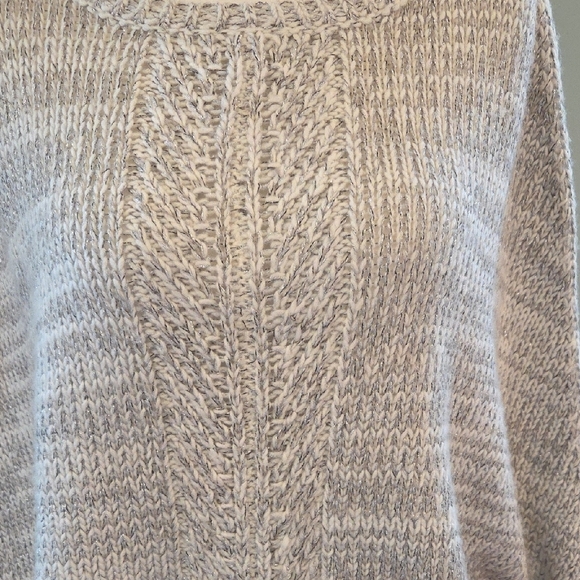 White House Black Market Cream With Metallic Thread Textured Knit Poncho Med - Picture 4 of 9